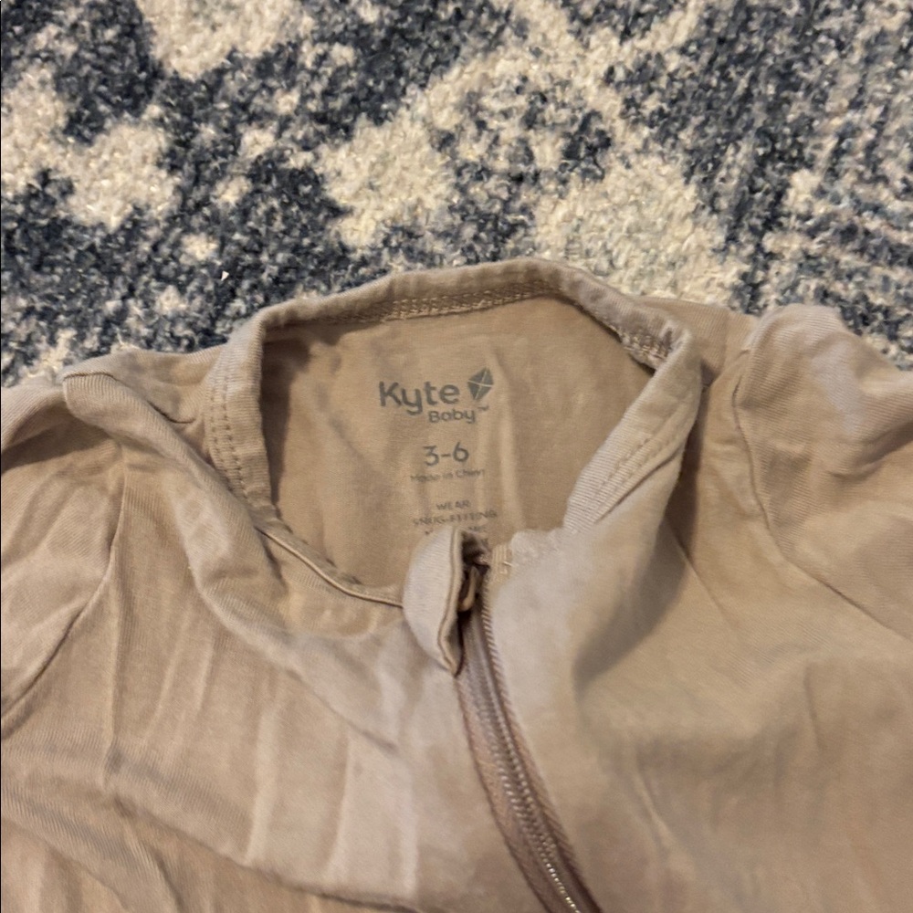Kyte BABY Beige Zip-Up Outfit